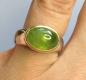 Preview: Silberring mit Peridot in Goldeinfassung