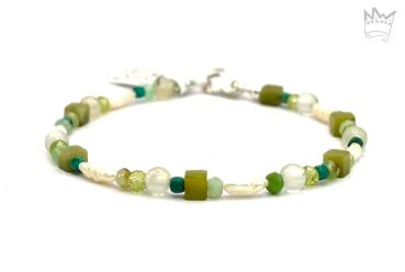 Zartes, grünes Armband