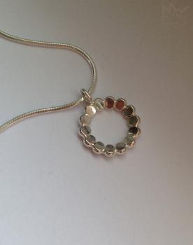 Blütenblattkette aus Silber