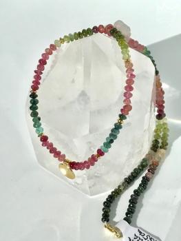 Preview: Eine zauberhafte Turmalinkette aus linsenförmigen Turmalinperlen mit einem wunderschönen Farbverlauf