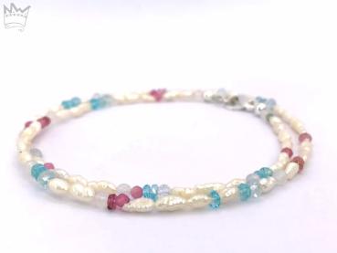 Perlenkette in Pastellfarben