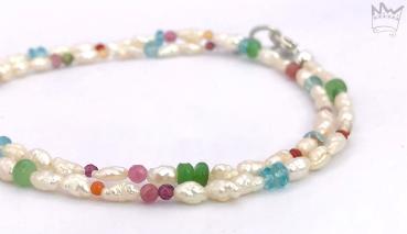 Perlenkette mit Edelsteinen