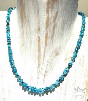 Halskette in Türkistönen