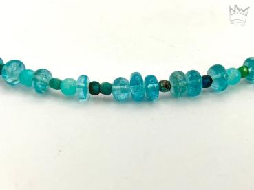 Halskette in Türkistönen