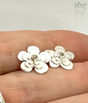 Blumenohrstecker mit Bergkristall