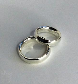 Preview: Silberne Trauringe / Eheringe innen und aussen abgerundet