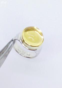 Preview: Ein wundervoller, riesiger, sonnengelber Citrin, gefasst in 14kt Gelbgold, auf einer gegossenen Ringschiene aus 935er Silber.