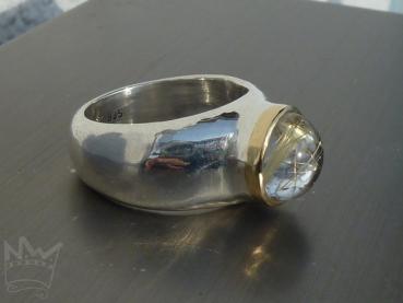 Silberring mit Rutilquarz in Gold gefasst