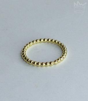 Ein feiner, zarter Kugelring aus 18kt Gold mit einem Kugeldurchmesser von 2mm