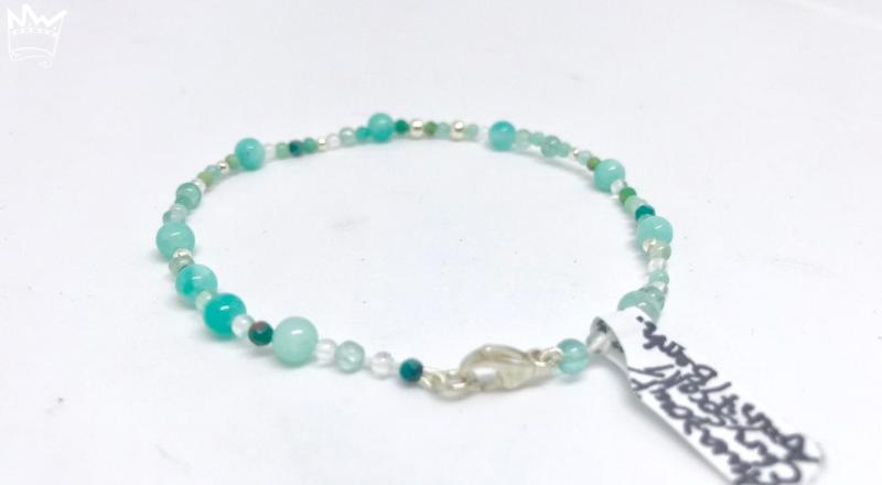 Armband in zarten Türkistönen