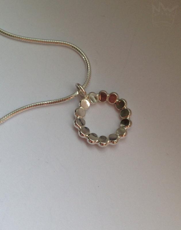 Blütenblattkette aus Silber