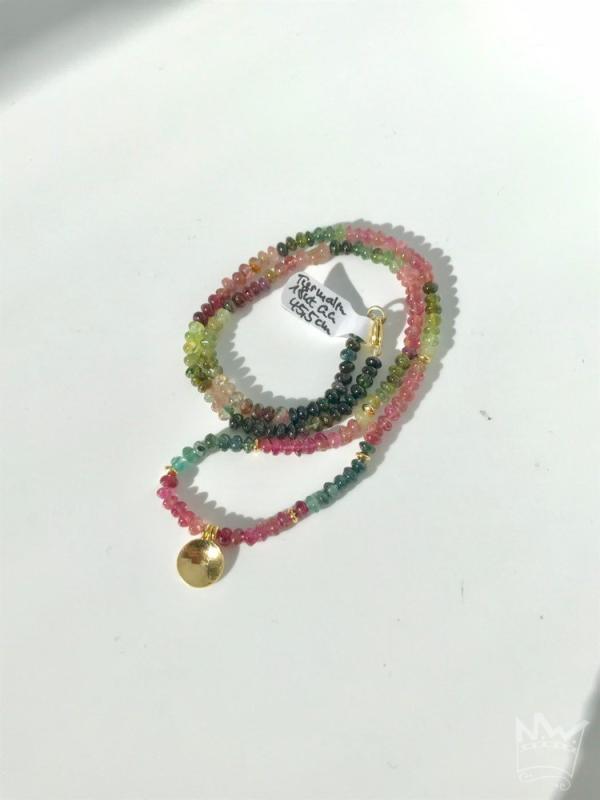 Eine zauberhafte Turmalinkette aus linsenförmigen Turmalinperlen mit einem wunderschönen Farbverlauf