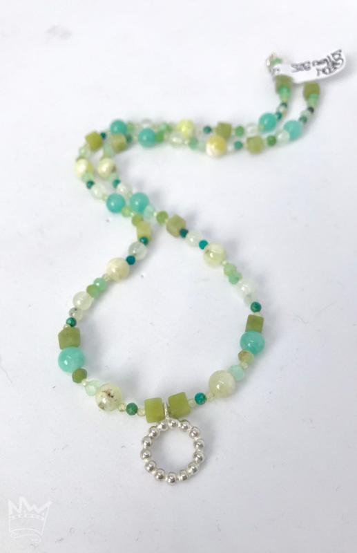 Grüne Edelsteinkette