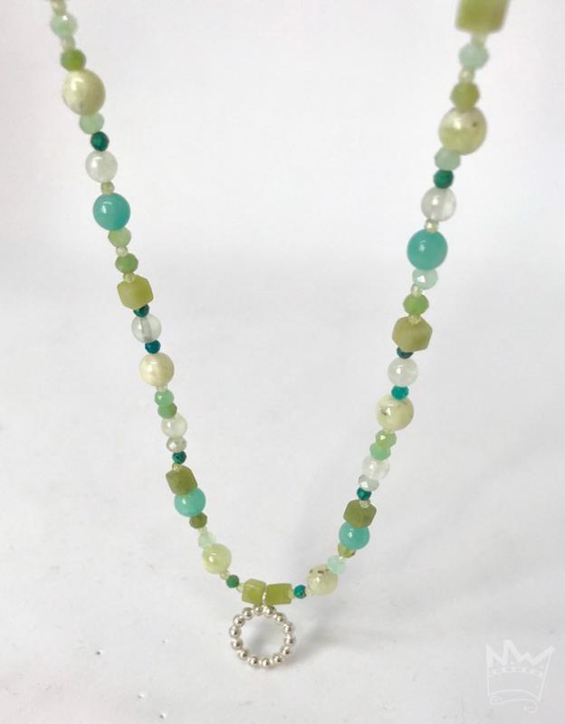 Grüne Edelsteinkette