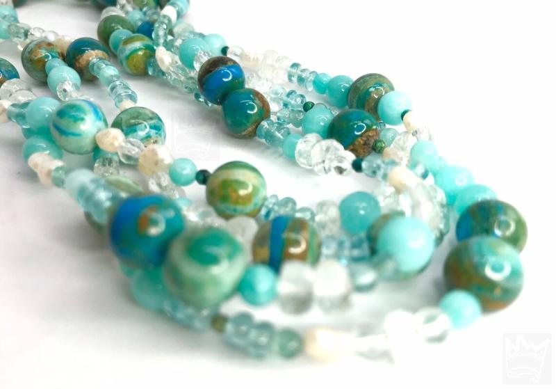 Edelsteinkette in Meeresfarben