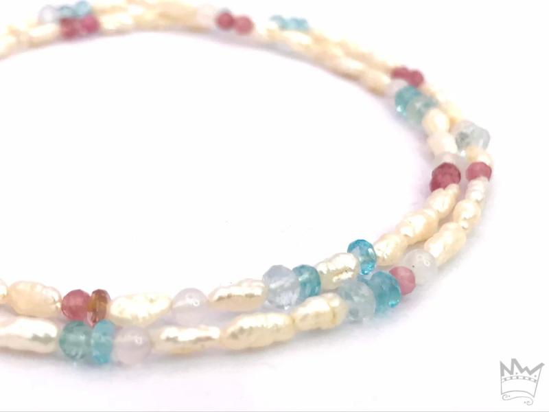 Perlenkette in Pastellfarben