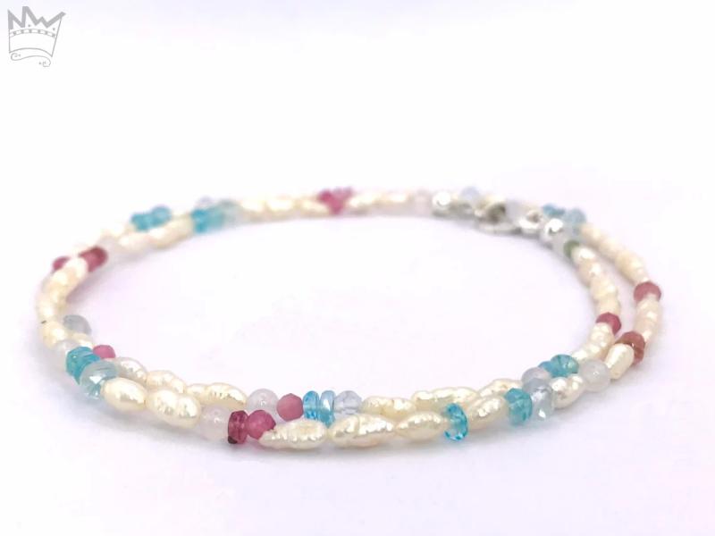 Perlenkette in Pastellfarben