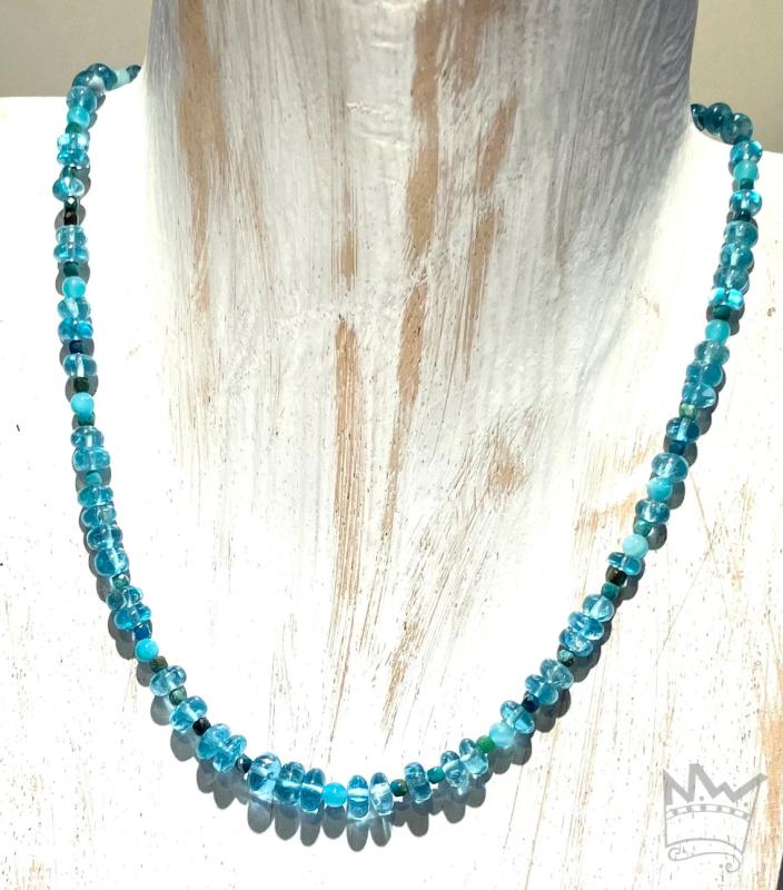 Halskette in Türkistönen