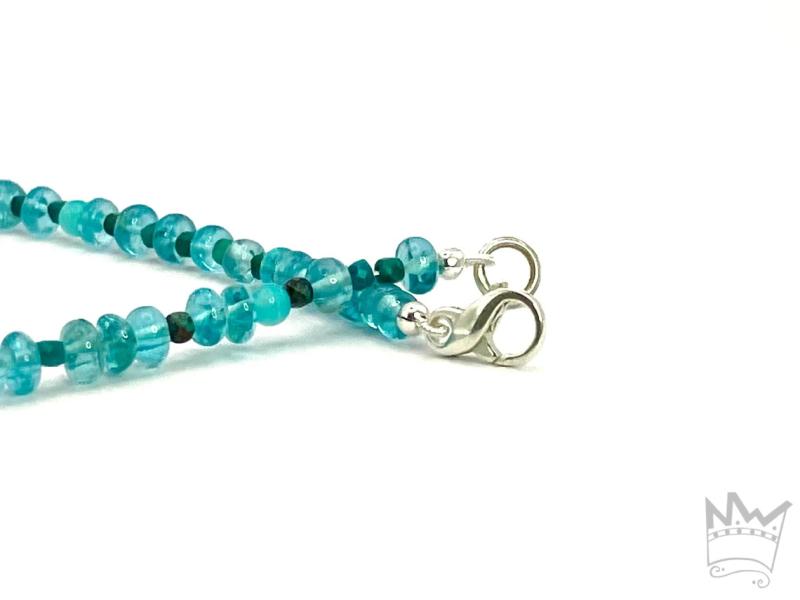 Halskette in Türkistönen