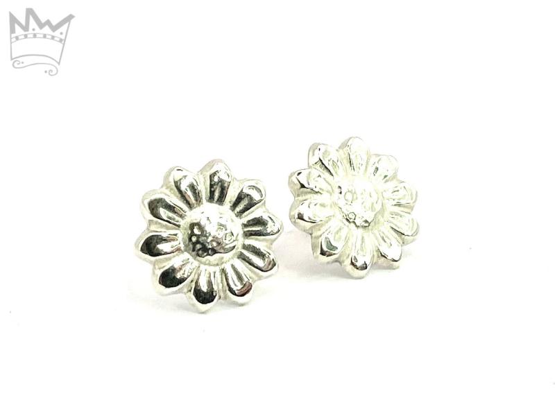 Gänseblümchen Ohrstecker (mittel)