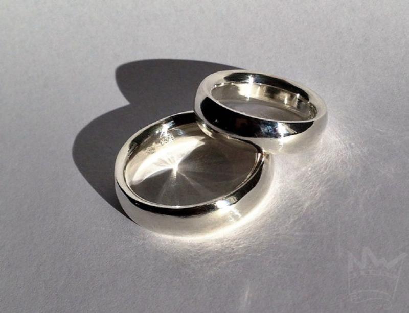 Silberne Trauringe / Eheringe innen und aussen abgerundet