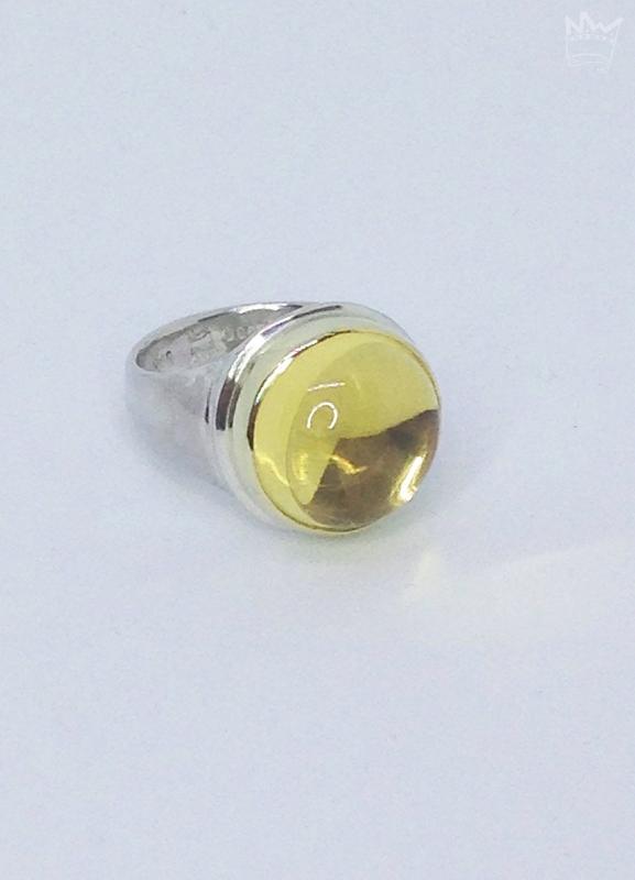 Ein wundervoller, riesiger, sonnengelber Citrin, gefasst in 14kt Gelbgold, auf einer gegossenen Ringschiene aus 935er Silber.