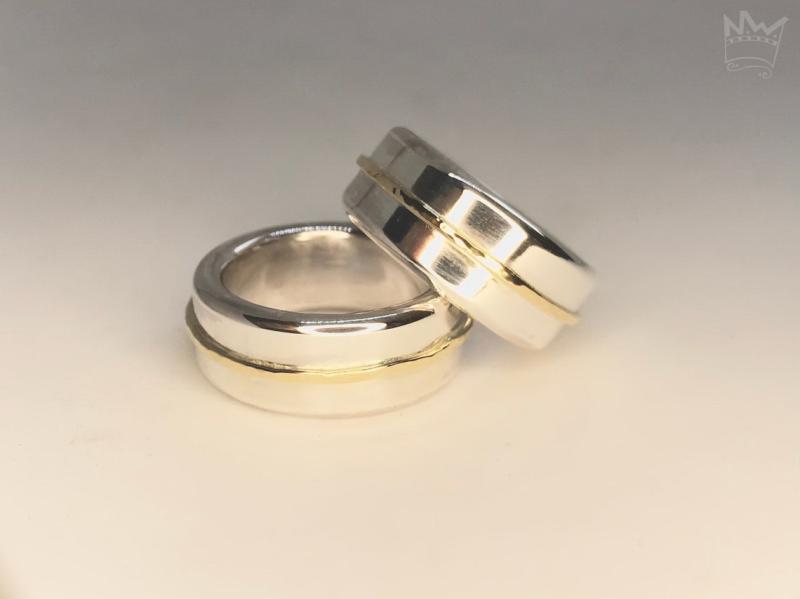 Dicker Silberring mit Goldband