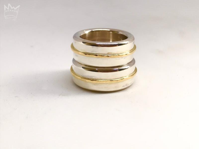 Dicker Silberring mit Goldband