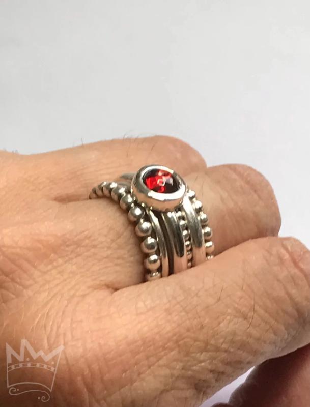 Granatring in Silber in Kombination