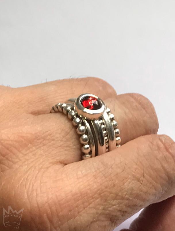 Stapelringe mit Granat