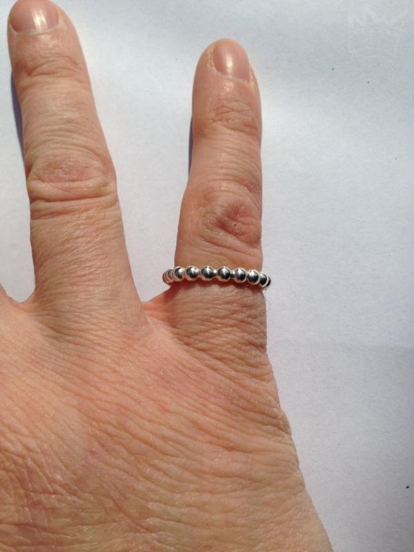 Kugelring Silber gross am Finger