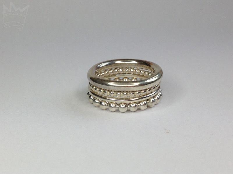 4er Set bestehend aus 2 Glattringen (1,5 und 3mm) und 2 Kugelringen (2 und 3 mm)